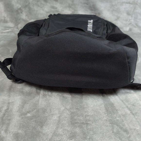Thule Achiever Backpack Black 15in Laptop Travel Commuter Padded 24L Capacity - Picture 8 of 16